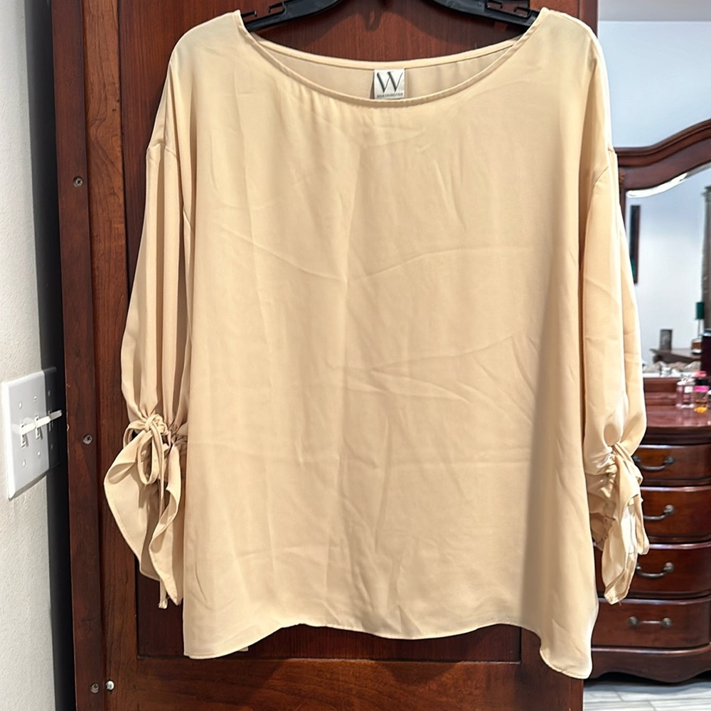 Tan shell top 3/4 sleeve with ties
